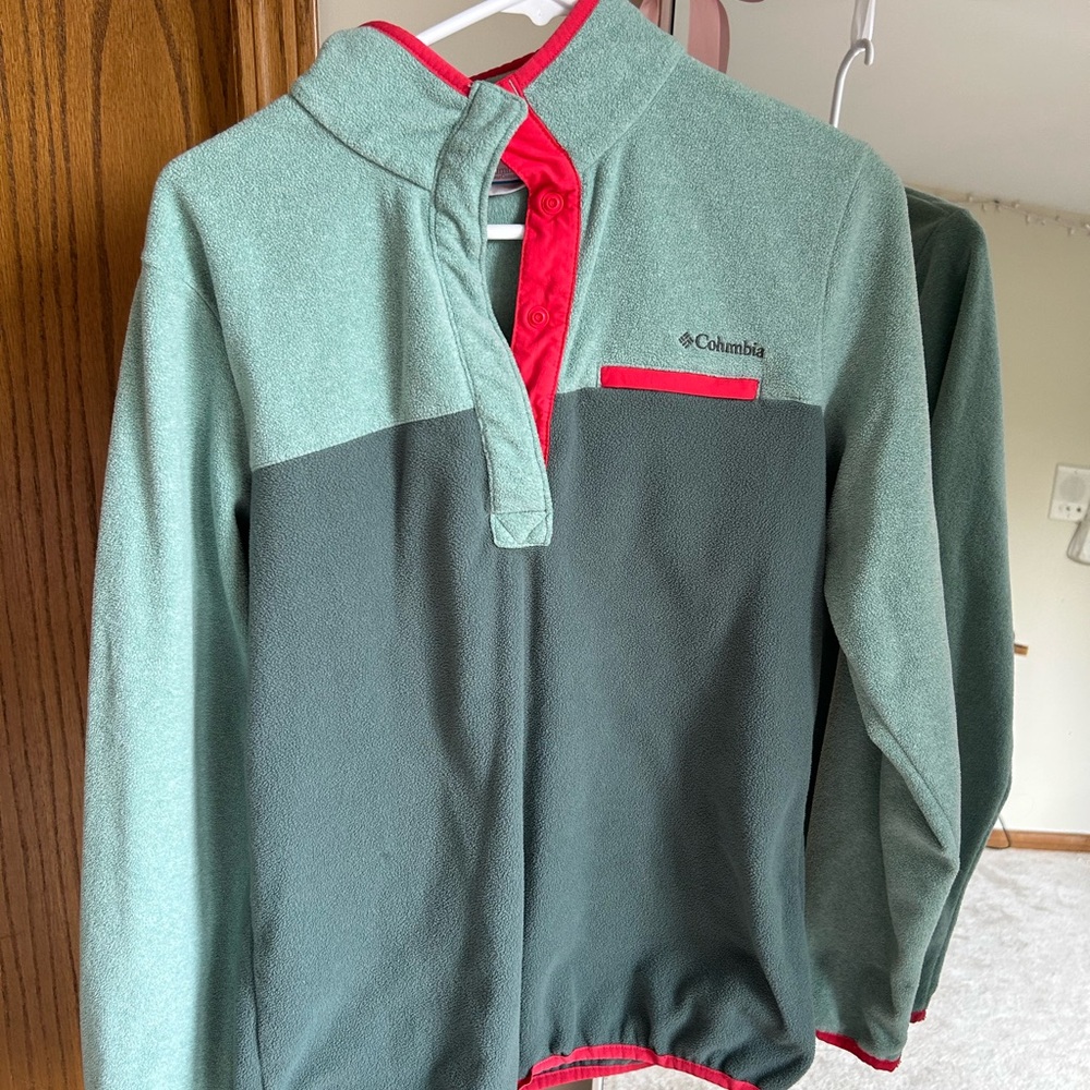 Columbia Two-Tone Pullover with Red Highlights